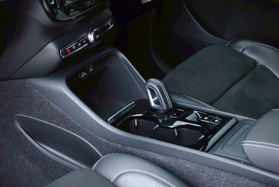 VOLVO XC40 2.0 T5 R-design AWD ปี2019 9
