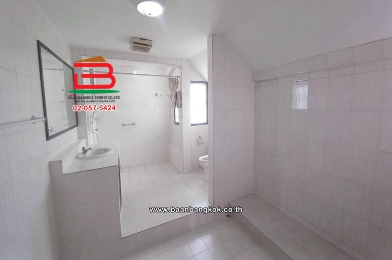 บ้านเดี่ยว เนื้อที่ 105 ตร.ว. หมู่บ้านอยู่เย็น 2 (ซอยรามอินทรา 34 แยก 15) ถนนรามอินทรา แขวงท่าแร้ง เขตบางเขน 12