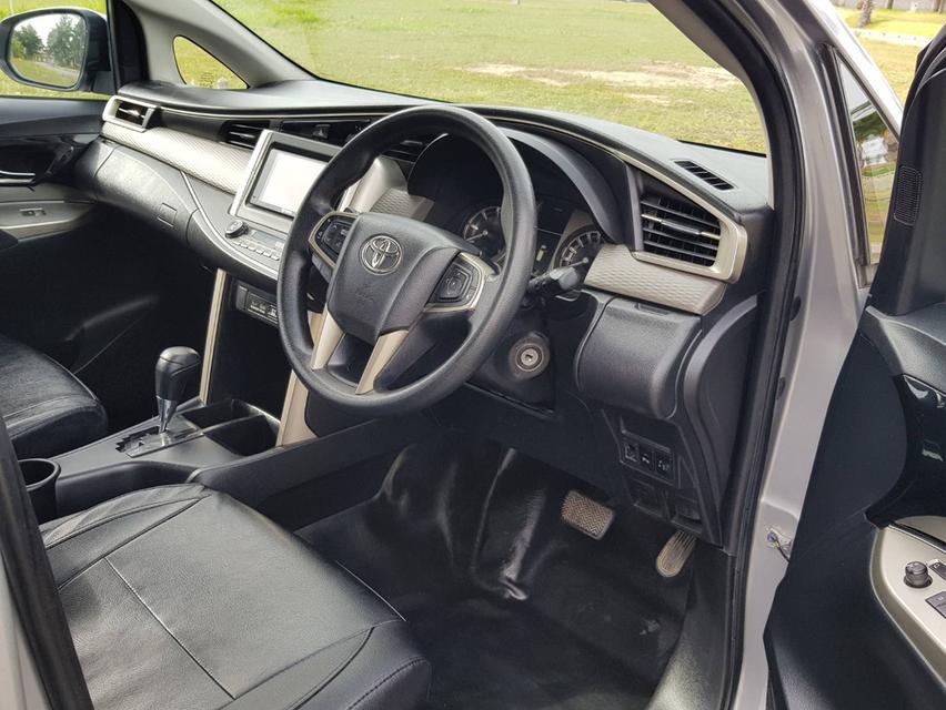 Toyota Innova Crysta Turbo 2.8L 2017 8-Seat 3