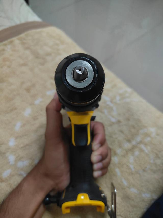 สว่านกระแทก DeWalt
