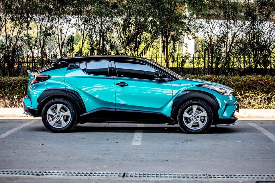 Toyota CHR 1.8 HV HI ปี 2018 สีเขียว มือเดียวป้ายแดง 4