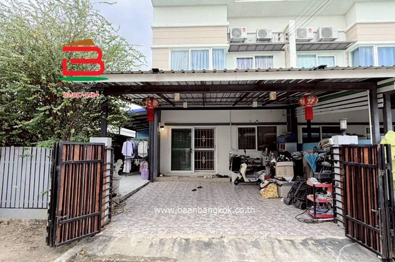 ทาวเฮ้าส์ หมู่บ้านศุภาลัย โนโววิลล์ คลอง 5 (ใกล้สวนน้ำลำลูกกา) เนื้อที่ 30.8 ตรว. อำเภอลำลูกกา ปทุมธานี 1