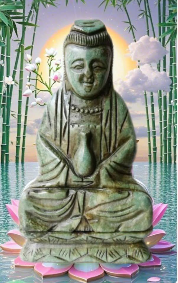 เจ้าแม่กวนอิมหยกพม่า 觀世音 กว้าง 4.3 นิ้ว หนา 1.5 นิ้ว สูง 7.2 นิ้ว