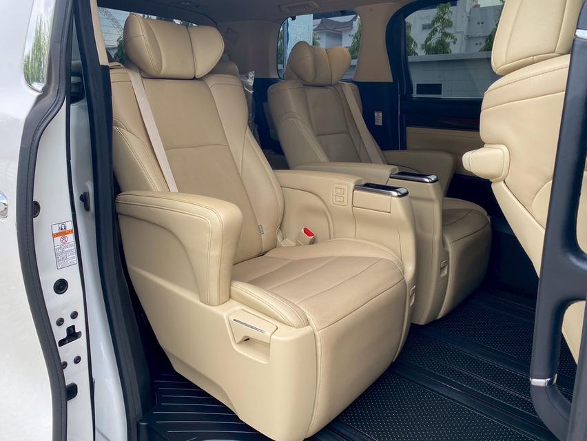 Toyota Vellfire 2.5 Hybrid V ปี2017  ฟูลออปชั่น เบาะมิกกี้เม้าส์ + ขับเคลื่อน4ล้อ 4WD สมรรถนะดีเยี่ยม 18