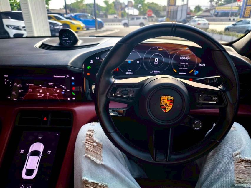 รหัสรถ KPV9384 2021 Porsche Taycan 4S สีเทา ภายในแดง 6