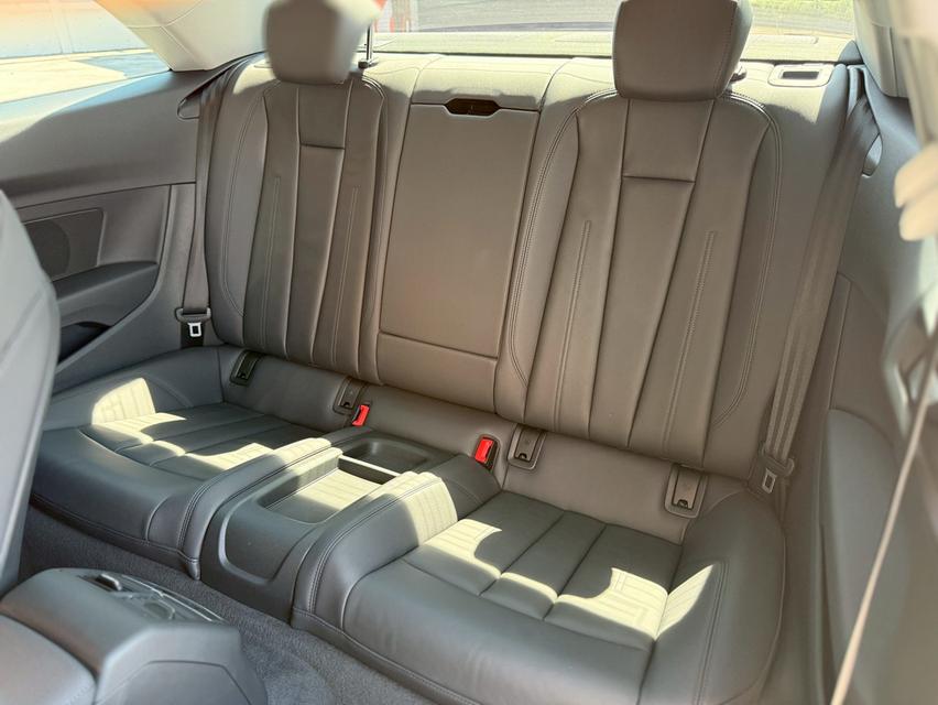 Audi A5 2.0Coupe 40Tfsi s line ปี22 15