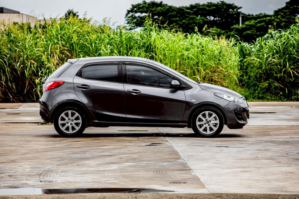Mazda2 1.5 Groove Sport ปี 2013 สีเทา มือเดียวป้ายแดง 5