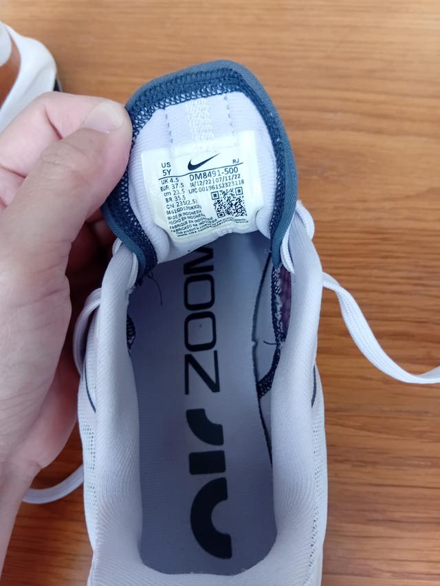 รองเท้าผ้าใบผู้หญิงไนกี้ Nike รุ่น AirZoom 8