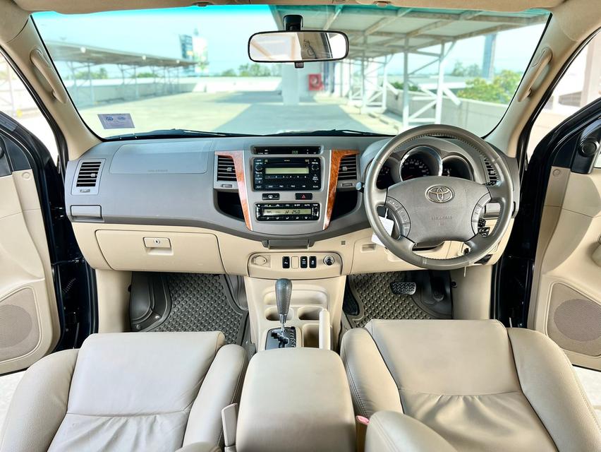 2011 TOYOTA FORTUNER 3.0V auto ไมล์แท้ 120,000 กม. 13