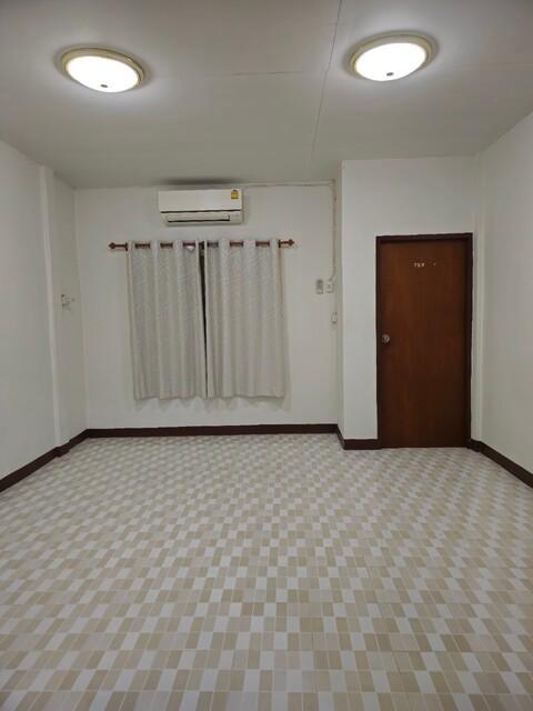 ทาวเฮ้าส์2ชั้น หมู่บ้านสินทวี ซ.โรงพยาบาลบางมด ถ.พระราม2 ซอย43 11