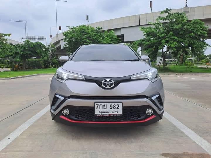 รีบขาย Toyota CHR 4