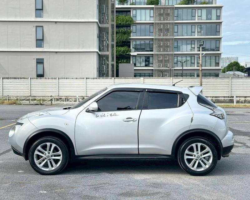 Nissan Juke 1.6 V รุ่น Top เกียร์ Auto สีเทา ปี 2014