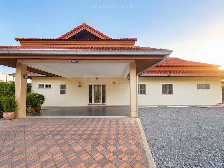 For Sale — Detached House with Private Pool near Pattaya Crocodile Farm• Single-storey detached house• Land size: 400 sq.wah / 1 rai• 3 bedrooms 5