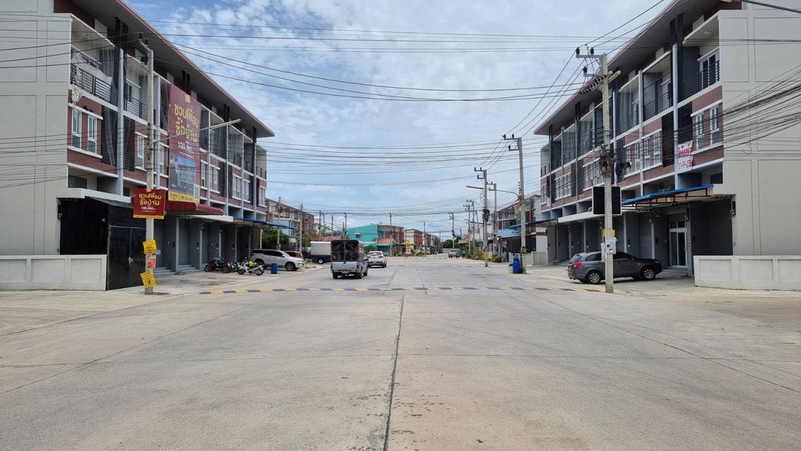 อาคารพาณิชย์พร้อมอยู่ 3