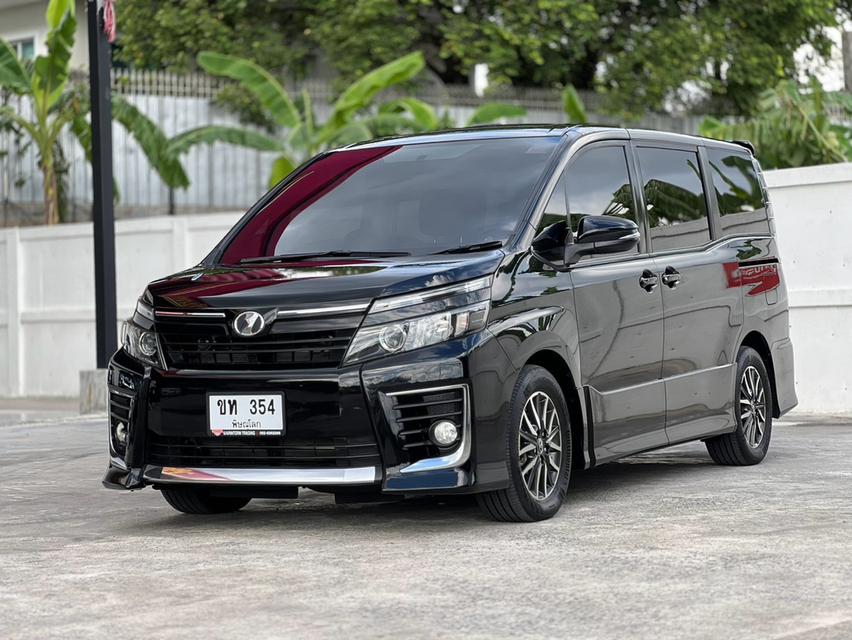 ปี 2014 TOYOTA VOXY, 2.0 ZS  โฉม ปี14-ปัจจุบัน