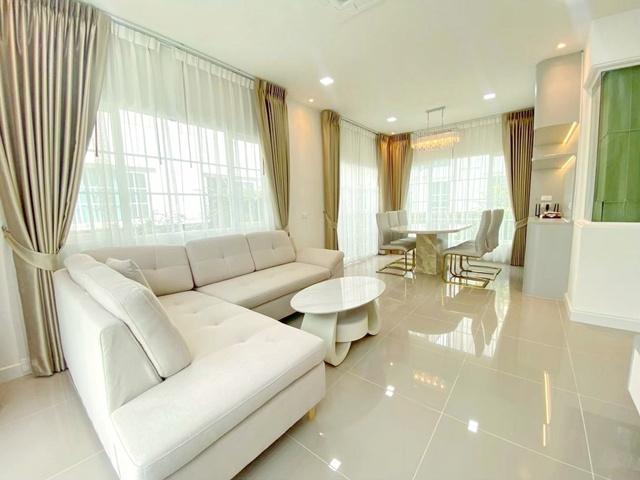 ใกล้ BTS สำโรง 900 ม. บ้านเดี่ยว 2 ชั้น 35 ตร.ว. บ้านใหม่สภาพดี วิวสวน บรรยากาศร่มรื่น 4 นอน 3 น้ำ 2