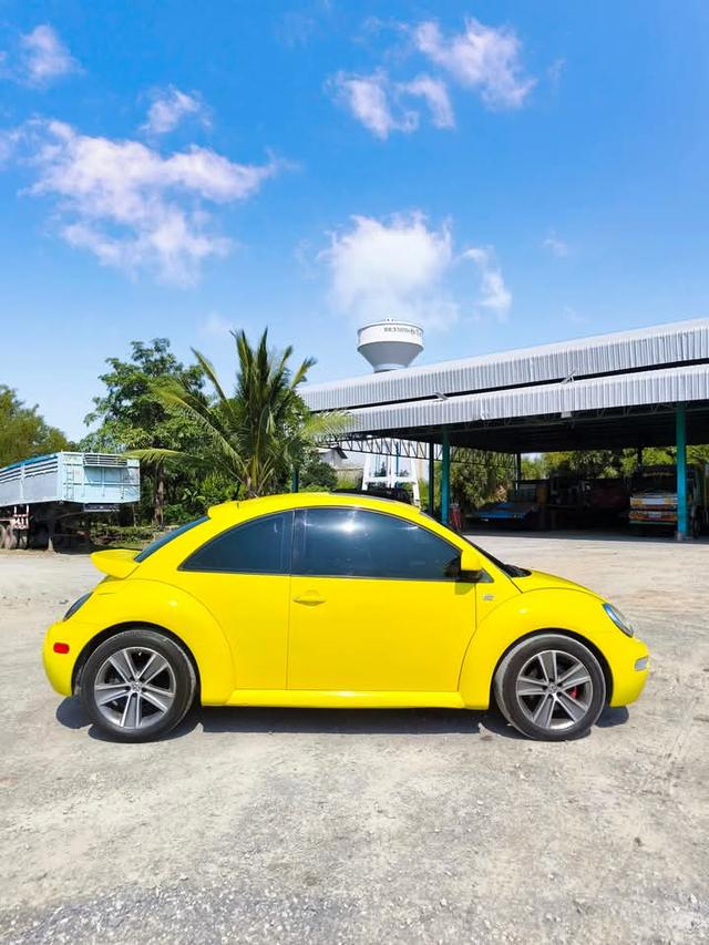 Volkswagen Beetle สีเหลือง 3