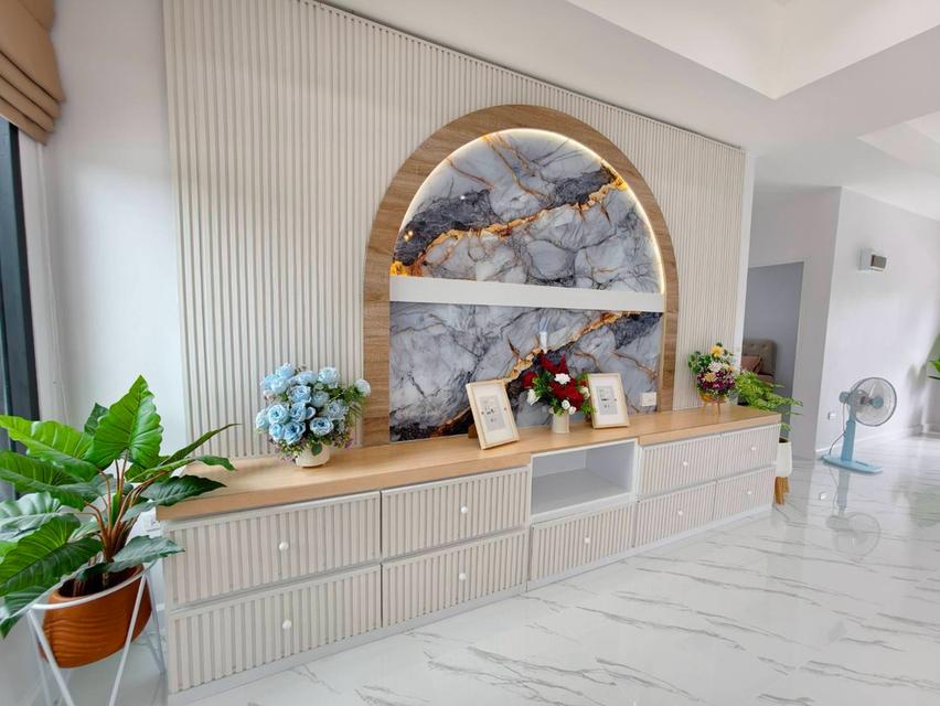 บ้านสวยทำเลดี ติดอ่างเก็บน้ำมาบประชัน พร้อมเข้าอยู่ เฟอร์นิเจอร์ครบ ทำเลขอบอ่างมาบประชัน บรรยากาศดี เดินทางสะดวก รายล้อมด้วยสิ่งอำนวยความสะดวกครบครัน 6