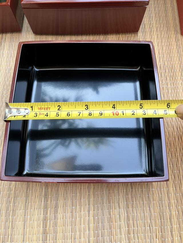 กล่องเบนโตะ 3 ชั้น พร้อมฝาปิด สีแดงวาดลายช่อดอกไม้ งานวาดมือญี่ปุ่น รูปที่ 5