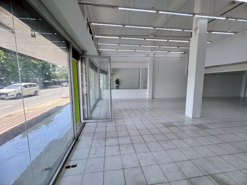 ให้เช่าอาคาร 2 ห้อง 3 ชั้นครึ่ง + ดาดฟ้า ทำเลทอง ลาดพร้าว 71 (ตรงข้ามตลาดนัด ใกล้ป้ายรถเมล์) (N.1723)