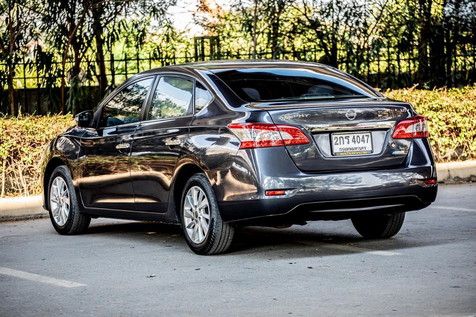 Nissan Sylphy 1.8 V ปี 2013 เกียร์ออโต้ สีเทา มือเดียวป้ายแดง 6