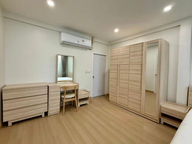 ให้เช่าบ้านเดี่ยว 2 ชั้นปรับปรุงใหม่ทั้งหลัง 4 นอน 5 น้ำ 1 แม่บ้านจอดรถ 2 คัน ตกแต่งสวย แอร์ฯ เฟอร์ฯครบ ราคารเช่า 65,000 6
