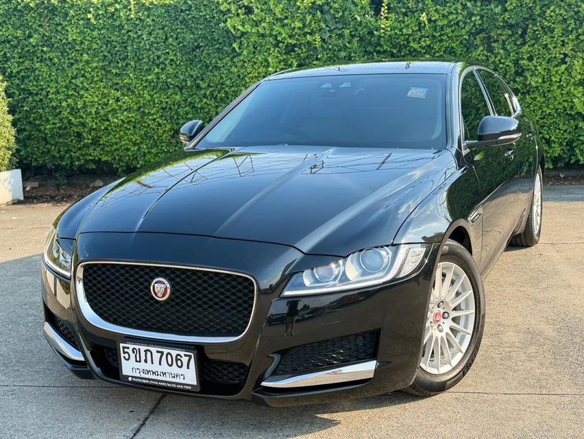Jaguar​ xf​ 2.0 l 2019  2