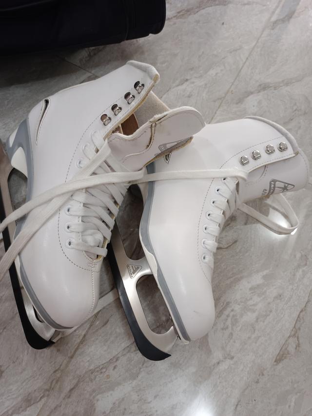 รองเท้าไอซ์สเก็ต ice skate