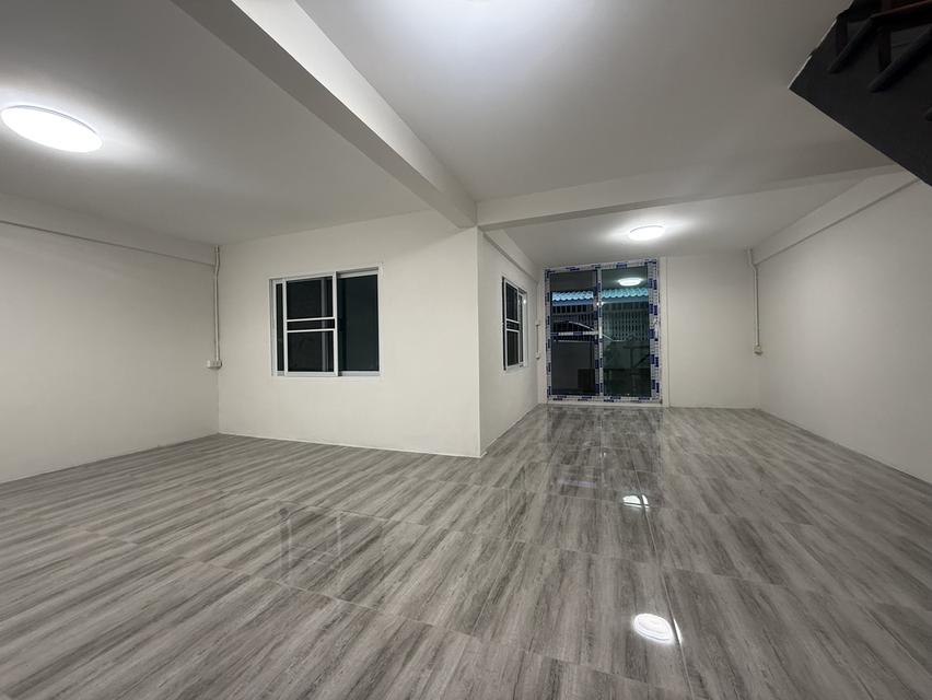 Vายทาวน์เฮาส์  23 ตรว  2 ชั้น   รีโนเวทใหม่3 ห้องนอน2 ห้องน้ำ 5