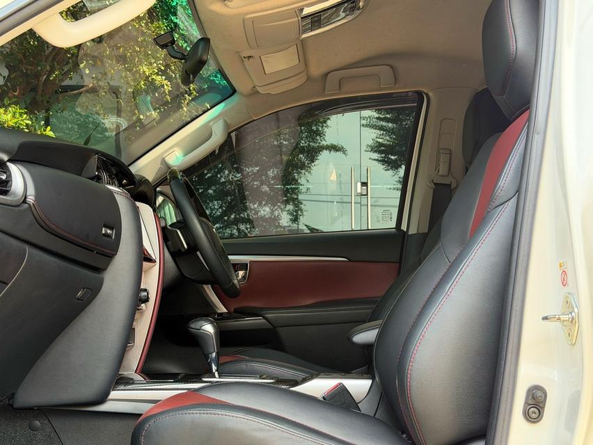 2018 TOYOTA FORTUNER TRD รถมือเดียวออกป้ายแดง รถวิ่งน้อยเพียง 120,000กม ประวัติศูนย์ครบ ไม่เคยมีอุบัติเหตุครับ รูปที่ 13