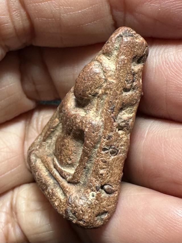 พระนางพญา พิมพ์เข่าตรง รูปที่ 4