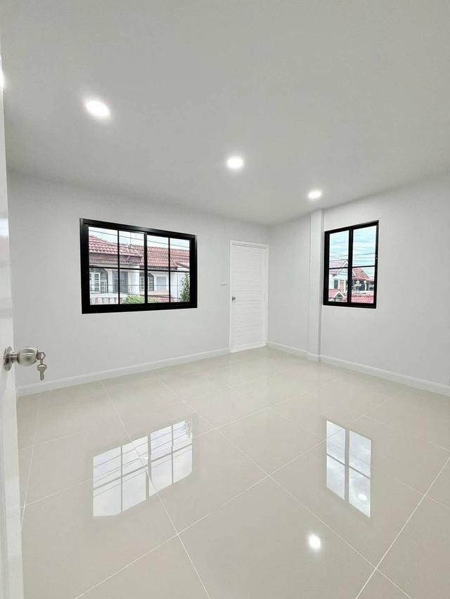 หมู่บ้านบัวทอง1 ติดรถไฟฟ้าสายสีม่วง สถานีคลองบางไผ่ ทาวน์เฮาส์ 2 ชั้น ตกแต่งใหม่พร้อมอยู่ มีระเบียงด้านหน้า 13