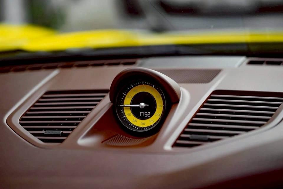 รหัสรถ PR20 Porsche 911 Carrera S (model 992) ปี 20
