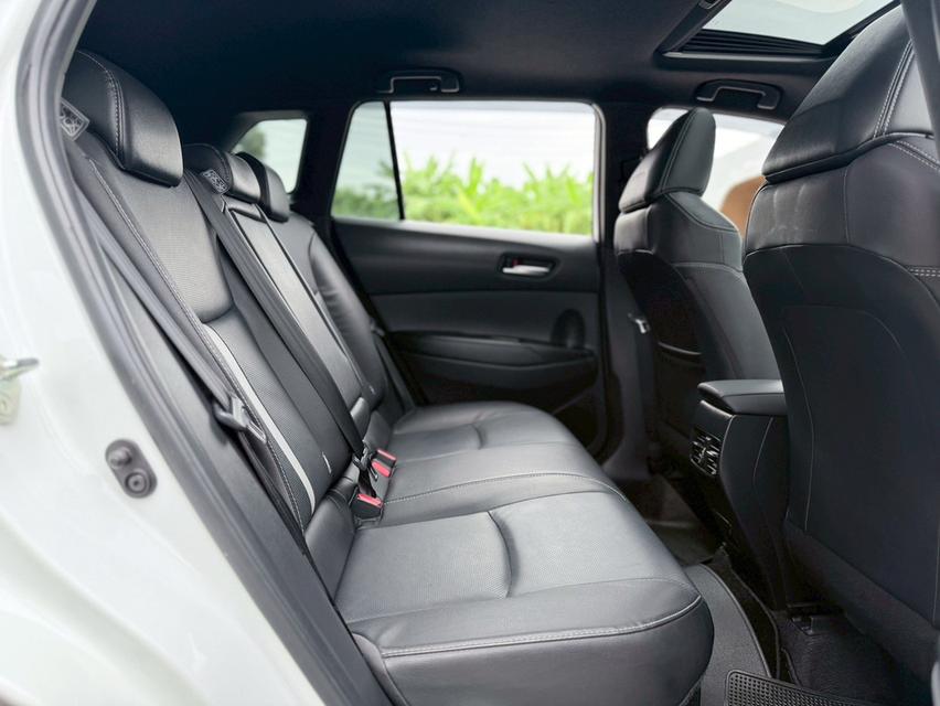 ปี 2023 TOYOTA COROLLA CROSS, 1.8 HYBRID GR SPORT สีขาว ตัวท็อปสุดหลังคาซันรูฟ 10