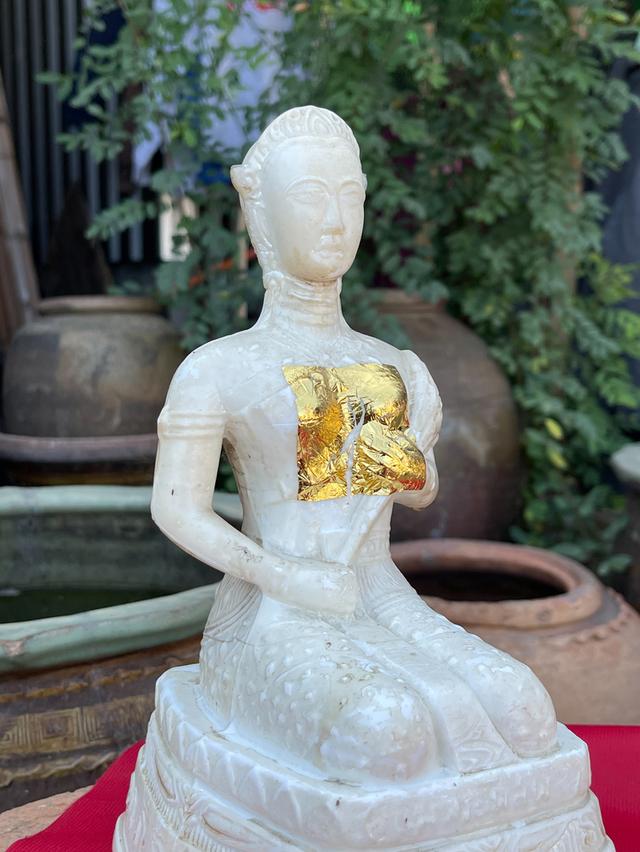 พระแม่โพสพ 25พุทธศตวรรษ ปี2500 สีขาวมุก รูปหล่อพระแม่โพสพ เนื้อแก้ว สำนักพุทธเนรมิตประทีป 4