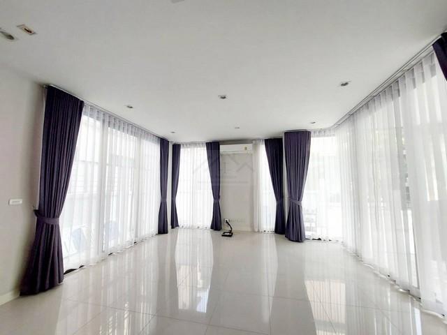 ให้เช่าบ้านแฝด 3 ชั้น ระดับ Luxury 4 ห้องนอน บ้านกลางเมือง คลาสเซ่ เอกมัย-รามอินทรา (Baan Klang Muang Classe) สุคนธสวัสด 2