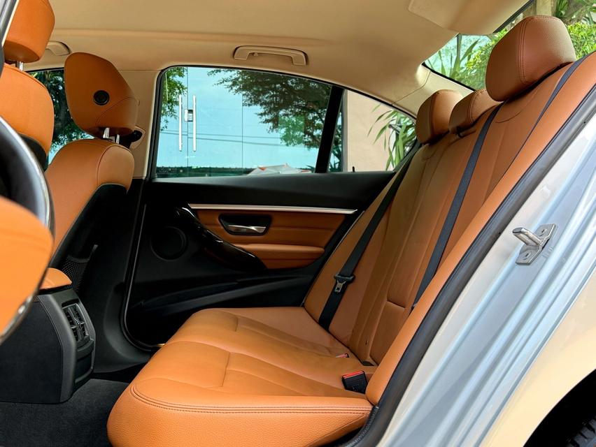 2017 BMW 320D F30 LCI รถมือเดียวป้ายแดง รถออกศูนย์ BMW THAILAND รถวิ่งน้อย เข้าศูนย์ทุกระยะ รถไม่เคยมีอุบัติเหตุครับ รูปที่ 14
