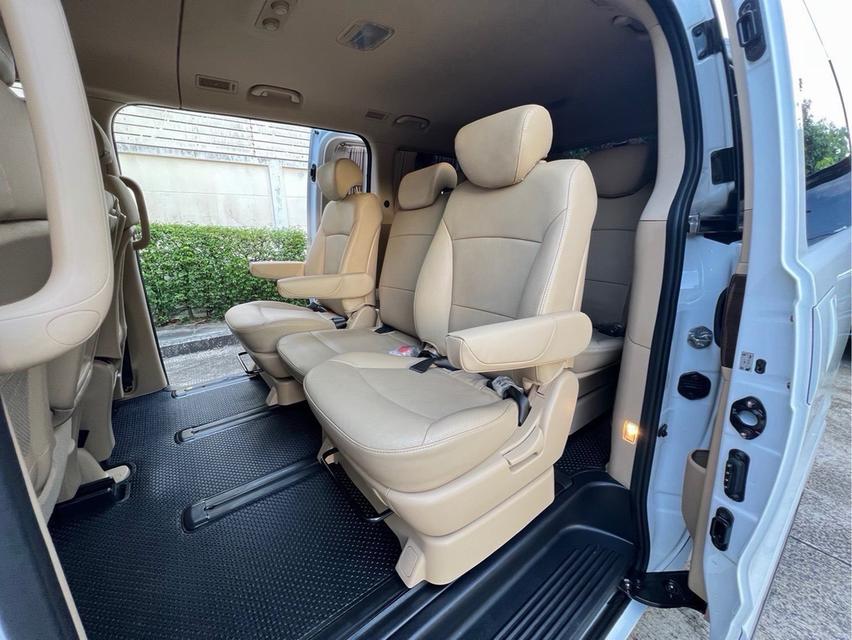 Hyundai H1 2.5 Elite FE รุ่นสุดท้าย ดีเซล ปี24 สีขาว 11 ที่นั่ง 13