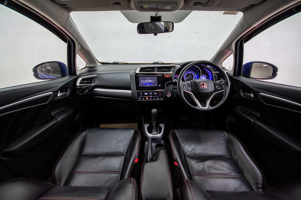 2016 Honda JAZZ SV+ hatchback 2
