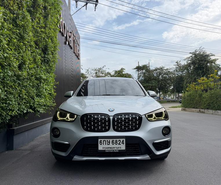 BMW X1 sDrive18i xLINE ปี 2017 รถสวยไมล์น้อย ราคาดีเครดิตดีฟรีดาวน์ สภาพป้ายแดง เล่มทะเบียนครบ ประวัติศูนย์ BMW Thailand รูปที่ 2