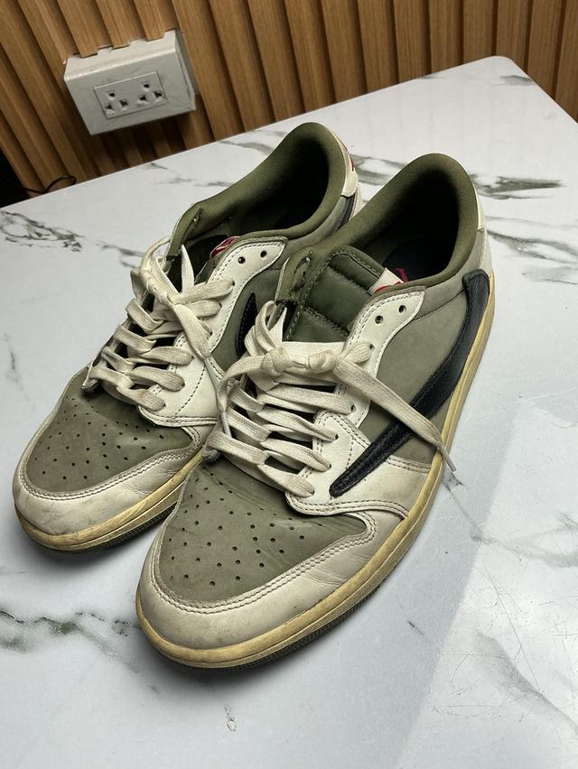 รองเท้า nike travis scott
