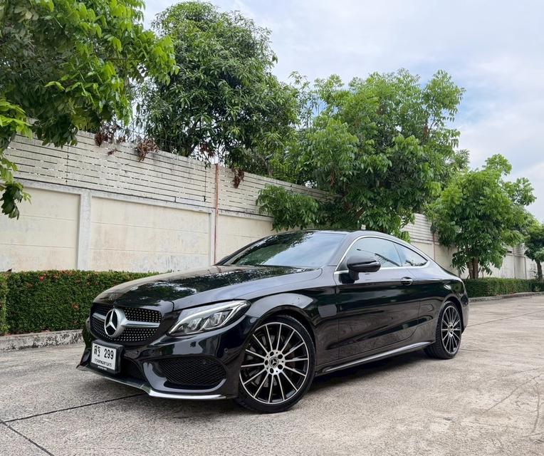 Mercedes-Benz C250 Coupe AMG สีดำ เบาะแดง ปี 2018 เลขไมล์ 92,000 km.
