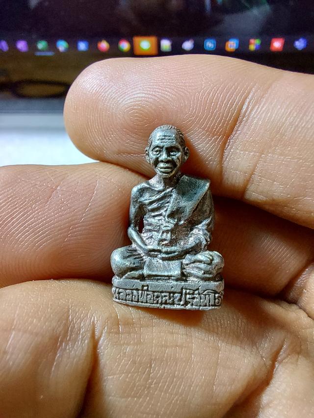 รูปเหมือน หลวงพ่อคูณ วัดบ้านไร่ รุ่นเสาร์ห้าคูณพันล้าน เนื้อเงิน 99.99% ปี 2537