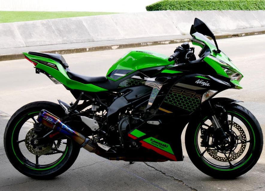 ขายด่วน Ninja ZX-25R ABS SE ปี 2021 สภาพดี 2