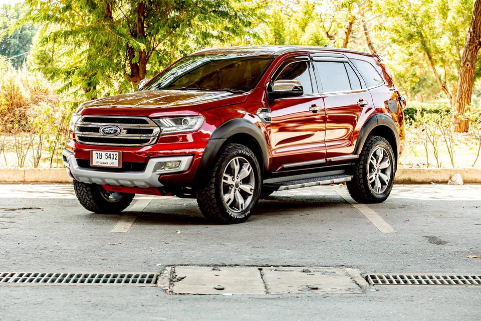 Ford Everest 2.2 Titanium ปี 2015 สีแดง