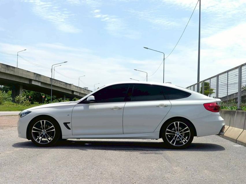BMW #320d GT M sport Lci Top ปี 2019 สีขาว 3