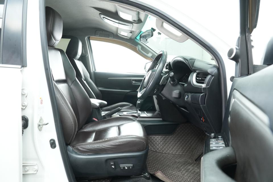 2018 TOYOTA FORTUNER 2.4 V 4WD SUV สีขาว ไมล์ 181334 กม. 12