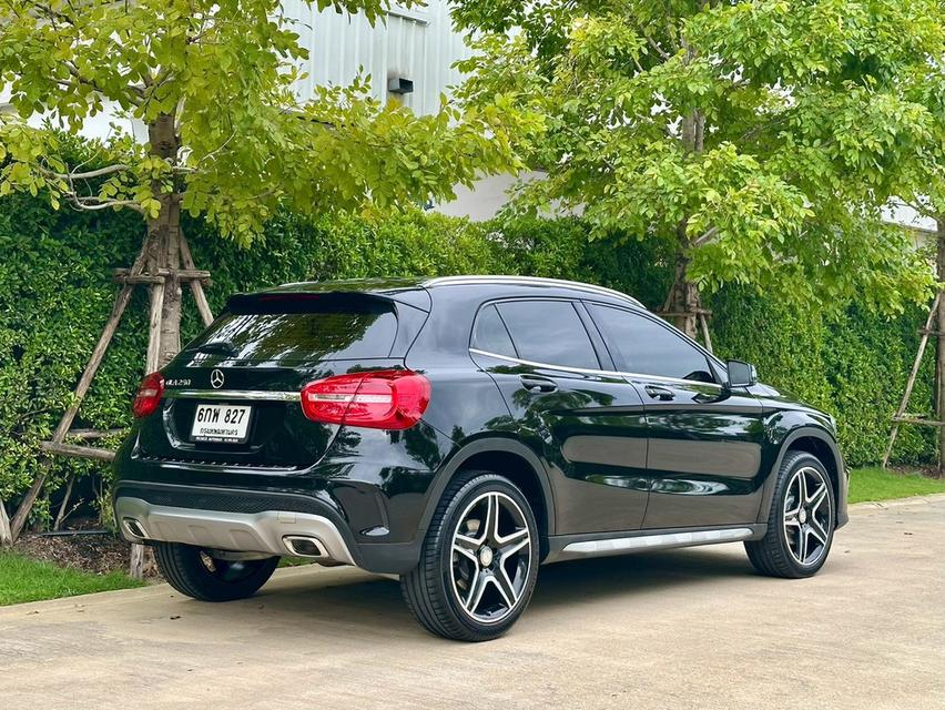 BENZ GLA250 AMG Dynamic 2017จด18 รถบ้านมือเดียวป้ายแดง สีเดิมทั้งคัน เข้าศูนย์ตลอด ใบเสร็จครบทุกระยะ