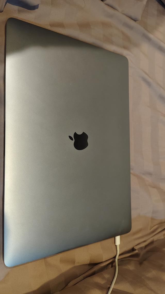 Macbook pro 15 นิ้ว 2017