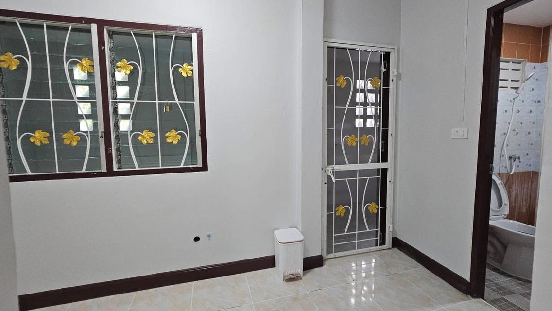 บ้านทาวเฮ้าส์ 2ห้องนอน 1ห้องน้ำ หมู่บ้านบัวคลี่10 อ.อุทัย 6